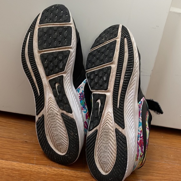 NIKE Girls' Star Runner 2 Fable Sneaker - Picture 6 of 7